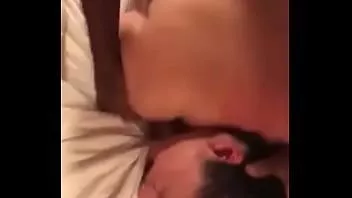 再生 中の妻の隣人をむさぼり食う!!!!