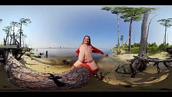 चलाएँ चीड़ के पेड़ पर विशाल स्तन (360 vr) मुफ्त प्रचार