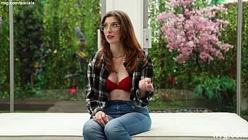 Abspielen Mädchen von nebenan mit einer wilden sexuellen Energie!