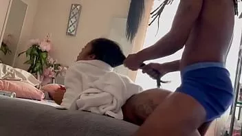 play Pull her hair while you fuck me daddy!
