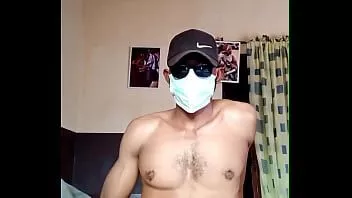 Reproduzir Nigeriano gostoso masturbando, empurrando e mostrando a bunda enquanto está sozinho em casa