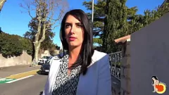 Redare Brunetă și blondă cu curbe în trei pasionate FFM