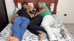 Reproduzir Cuckold assistindo filme com latina gf e amigo - anal, boquete, sexo áspero