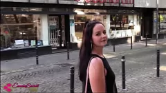 تشغيل مغامرة الجنس العامة! Emma Secret تحصل على شقي في الهواء الطلق في لعبة DoggyStyle