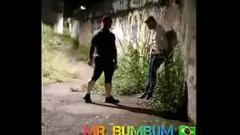 Reproducir Crucero público aficionado brasileño con el Sr. Bumbum Lookalike