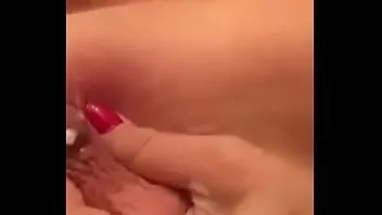 تشغيل سالي العنكبوت يتدفق الحليب في بطيئة