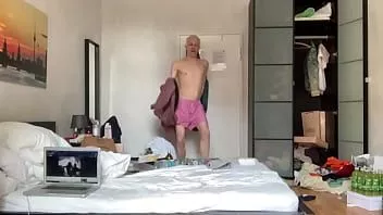 播放 娘娘腔总是渴望生鸡巴