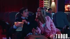 play Petite Teen Athena Faris wordt hardcore met Ricky Spaans