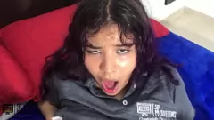 Reproduzir Cumshot sobre a bunda redonda de adolescentes latina - porno verificado da irmãzinha